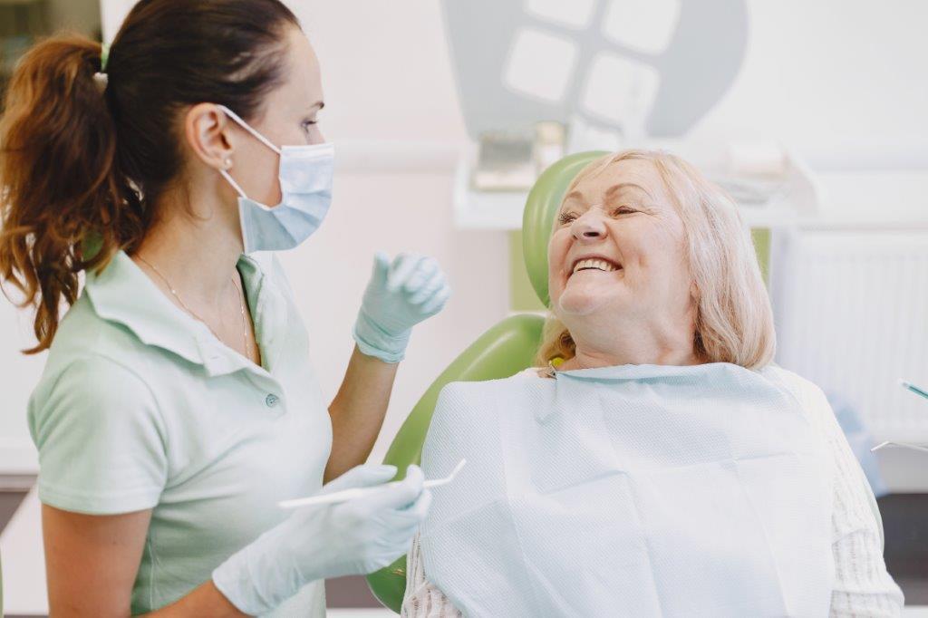 Implante dentário em paciente 60+